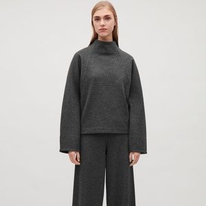 COS Bottom and Top WITH VOLUMINOUS SLEEVES